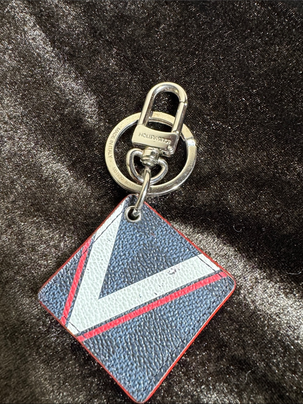Louis Vuitton Black Leather America's Cup 2017 Key & Card Holder Keyring - Picture 2 of 9
